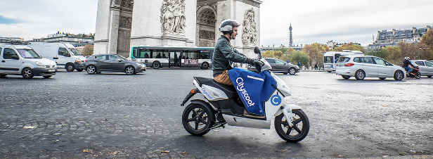 Les scooters lectriques partags ftent leur premier anniversaire dans la capitale