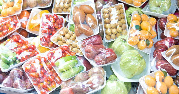 Les emballages plastique peuvent favoriser le gaspillage alimentaire, selon Les Amis de la Terre et Zero Waste