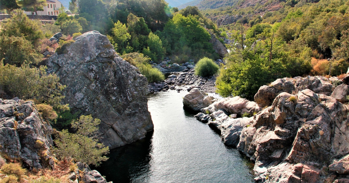 Un collectif d'associations de Corse dclare les droits du fleuve Tavignanu 