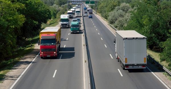 Climat: les missions de CO2 des camions, car et bus dans le collimateur de la Commission
