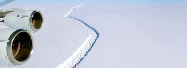 En Antarctique, la plateforme Larsen C se fracture et des rivires se forment sous l'effet de la fonte