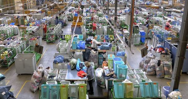 Recyclage des textiles: visite d'une usine pionnire dans l'automatisation du tri