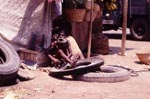 Photo Remploi de vieux pneus en Inde