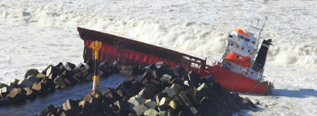 Cargo chou  Anglet : 20 tonnes de carburant  la mer, mais pas de pollution des plages