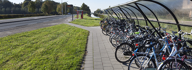 Parkings vélos : leur mise en place simplifiée dans les bâtiments neufs commerciaux et les cinémas