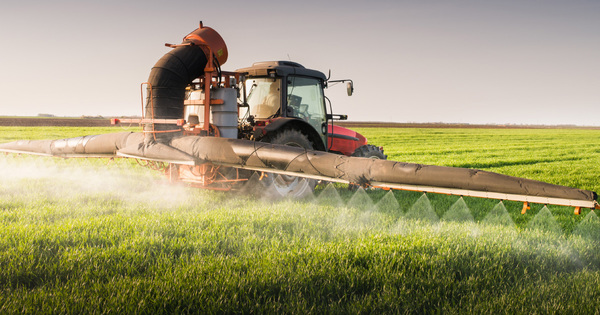 Glyphosate�: Nicolas Hulot propose de limiter la r�-autorisation � trois ans