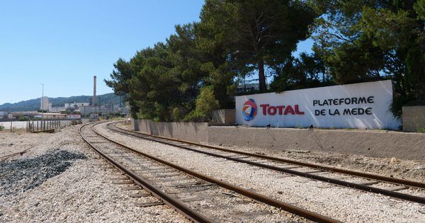 Six associations d�posent un recours contre l'autorisation pr�fectorale de la raffinerie de Total � La M�de