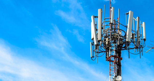 Loi Elan: les snateurs votent le dploiement acclr des antennes-relais