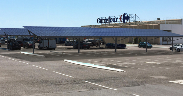 Carrefour exprimente les protections solaires photovoltaques sur 36 parkings