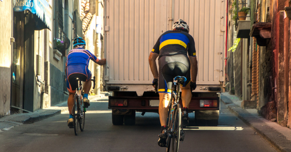 Mobilit�s douces�: les poids lourds devront signaler les angles morts sous peine d'amende