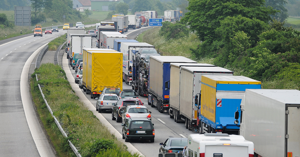 Les poids lourds auront aussi des normes d'�missions de CO2