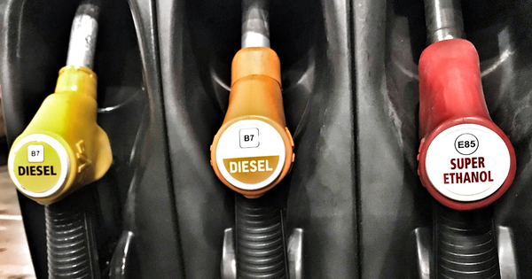 Les d�put�s veulent des hybrides roulant au Super�thanol-E85