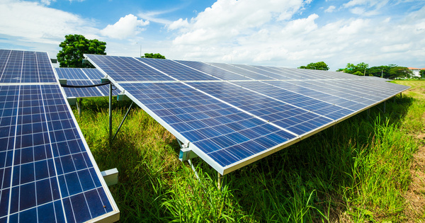 Révision des contrats solaires : le gouvernement publie le décret et l'arrêté 