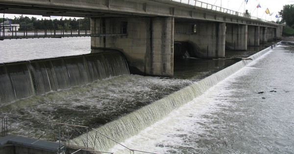 Centrale hydroélectrique au barrage de Vichy : des associations saisissent la justice