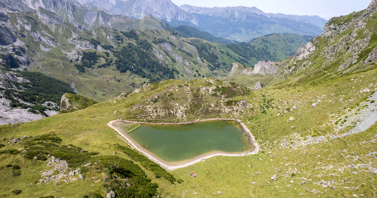 Lacs pyrénéens d'altitude : une contamination de l'eau à la fois atmosphérique et locale