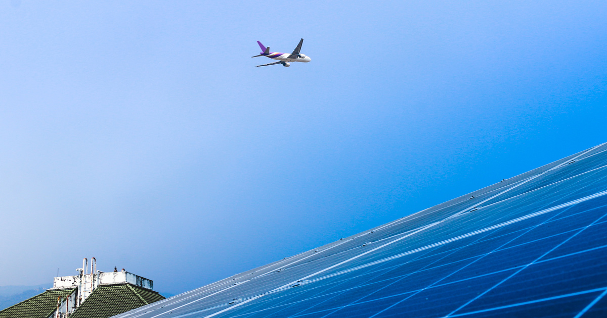 Installations photovoltaïques : des règles simplifiées à proximité des aéroports 