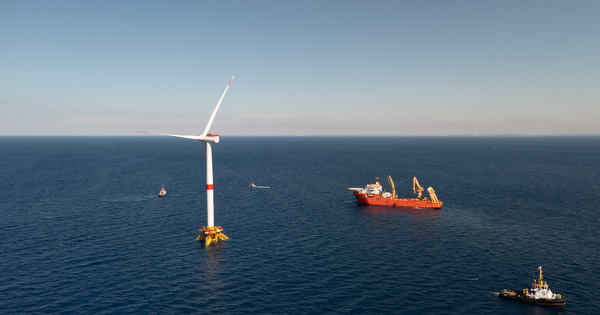 Méditerranée : une première éolienne flottante ancrée au large des Bouches-du-Rhône