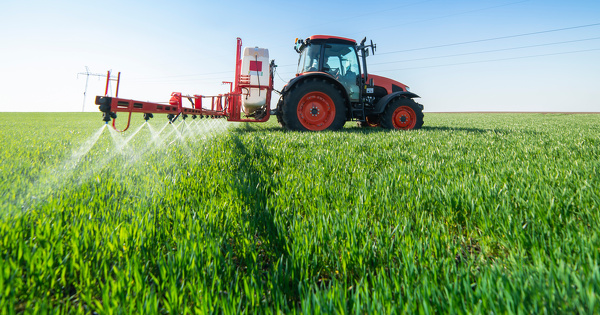 PFAS�: l'UE interdit finalement le d�sherbant fluf�nacet, l'un des polluants �ternels