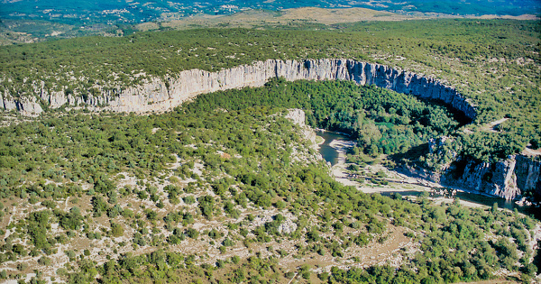 L'interdiction de l'escalade par le maire pour prot�ger l'aigle de Bonelli n'�tait pas disproportionn�e