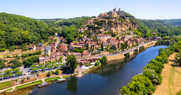 Beynac�: la justice annule la nouvelle autorisation pour violation de l'autorit� de la chose jug�e