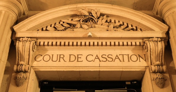 Les personnes morales sont exclues des peines avec ex�cution provisoire