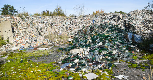 Stockage ill�gal de d�chets�: le pr�fet peut imposer la remise en �tat au propri�taire du site 