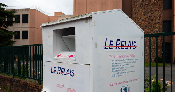 Textile�: Le Relais annonce la suspension de 4 000 points de collecte