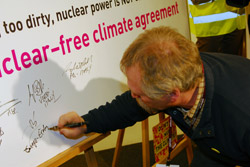 Campagne ''Don't nuke the climate'' : 50.000 citoyens demandent un accord climatique sans nuclaire