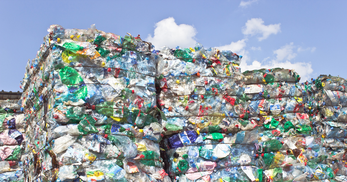 Plastiques : le recyclage mécanique et le recyclage chimique affutent leurs arguments environnementaux
