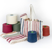 Ces foutas et sacs de plage incorporent jusqu�� 20 % de fibres textiles recycl�es post-consommation.