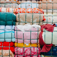 Balles de textiles compact�s