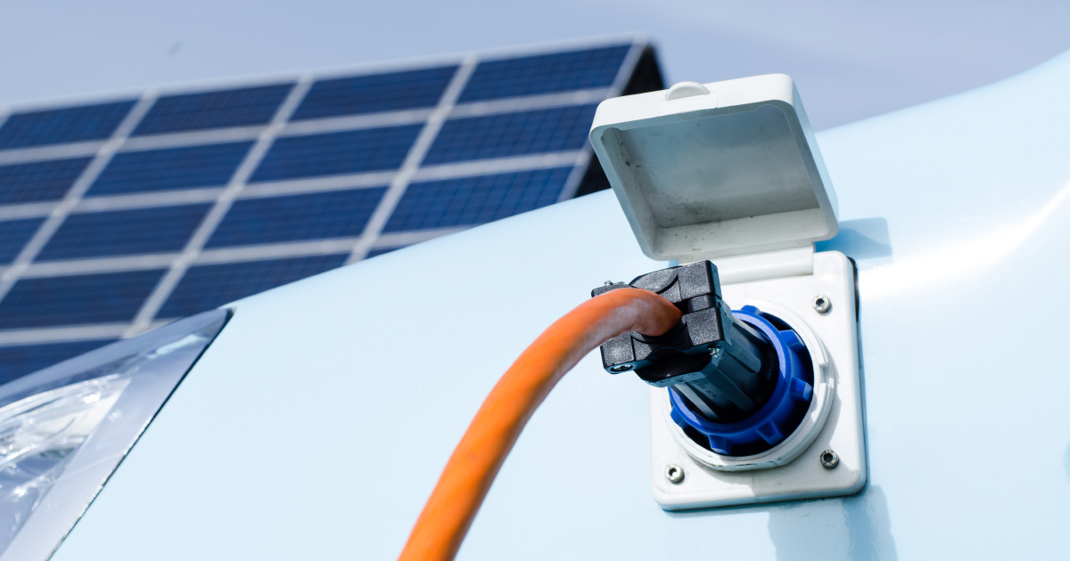 Les projets se multiplient pour combiner photovoltaïque et véhicules électriques 