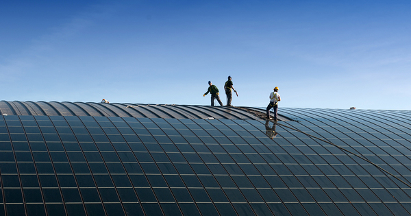 Photovoltaque en toiture: l'absence de concurrence fait grimper la facture de l'appel d'offres