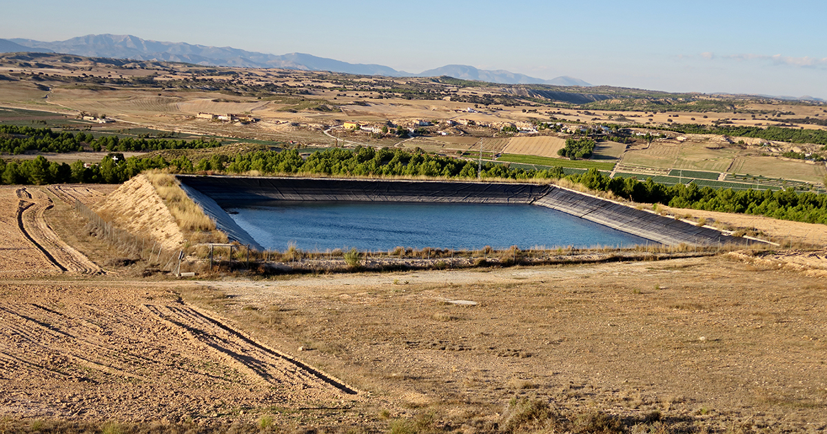 Sécheresse : le feu vert du gouvernement à la création de retenues d'eau divise