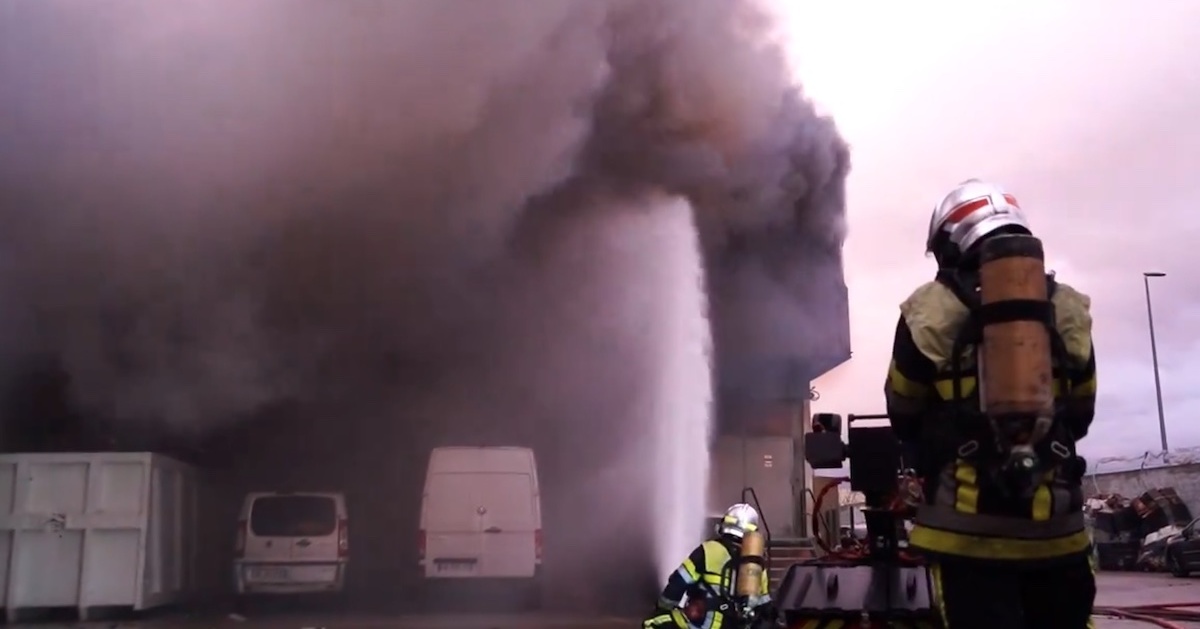 L'incendie d'un entrepôt à Vitrolles met de nouveau en lumière les insuffisances de la réglementation