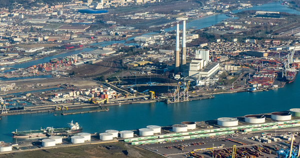Trois grands ports maritimes deviennent le laboratoire d'une industrialisation acclre