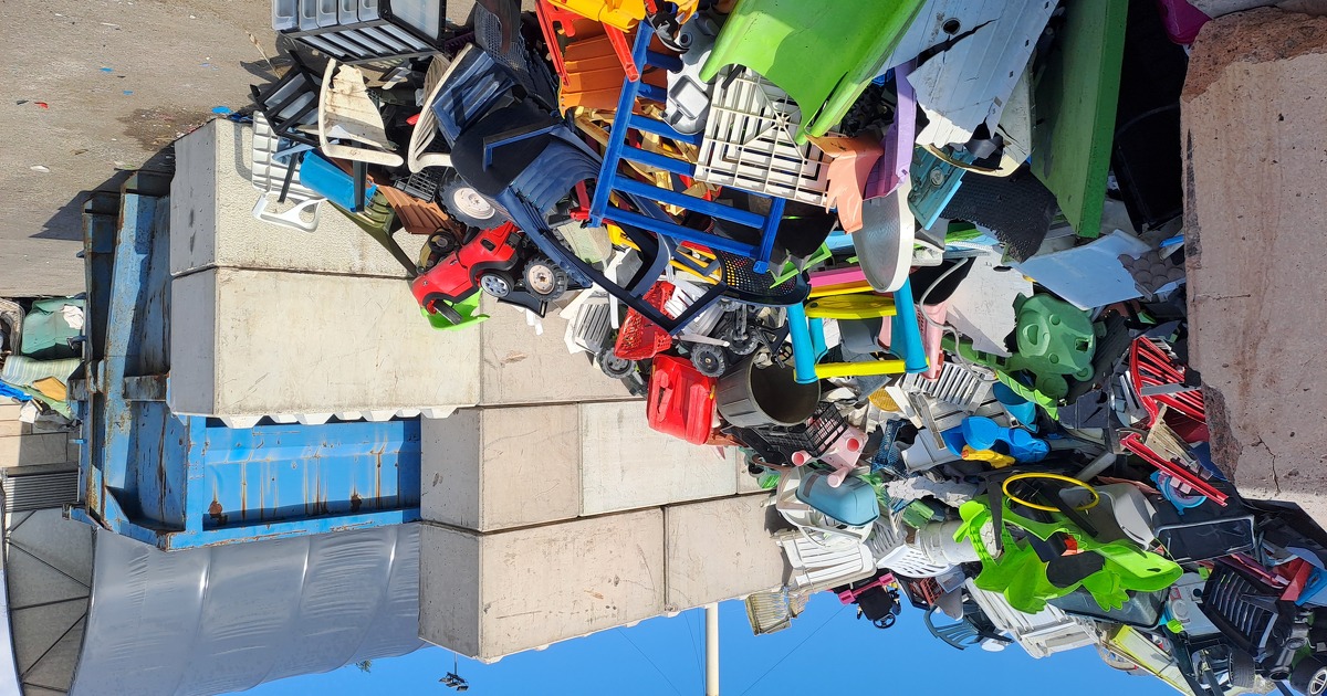 R�duire les d�chets r�siduels (6/6)�: le Sytevom recycle le plastique des bennes d'encombrants