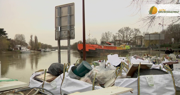 Inondations: les dchets des iliens du Val-de-Marne vacus par bateau