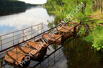 Photo Pont flottant sur bidons