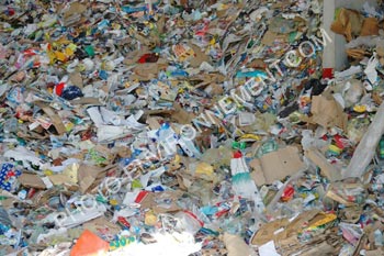 Photo Déchets ménagers recyclable dans un centre de tri